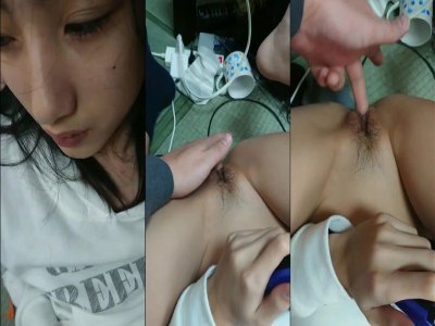 Em nữ sinh cứ nằm chơi game còn anh móc ở bên dưới