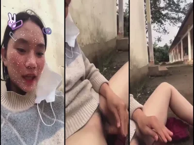 Em nữ sinh lén lút trong sân trường cởi đồ thủ dâm nghe em khẩu dâm mà nứng